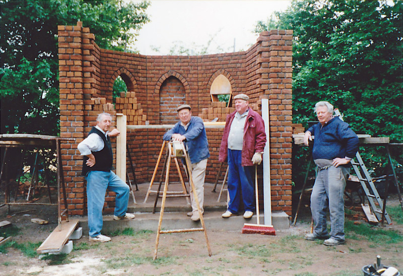Gruppenbild an der Baustelle