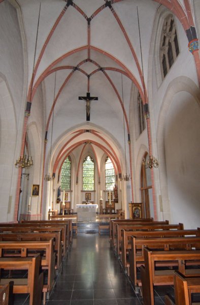 Innenraum der alten Kirche