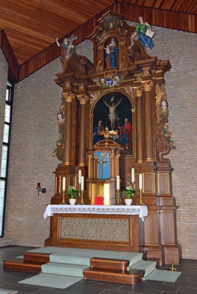 Hochaltar in der neuen Kirche